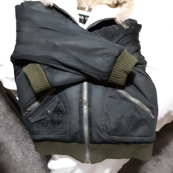 Young adults jacket - Picture 3 of 5